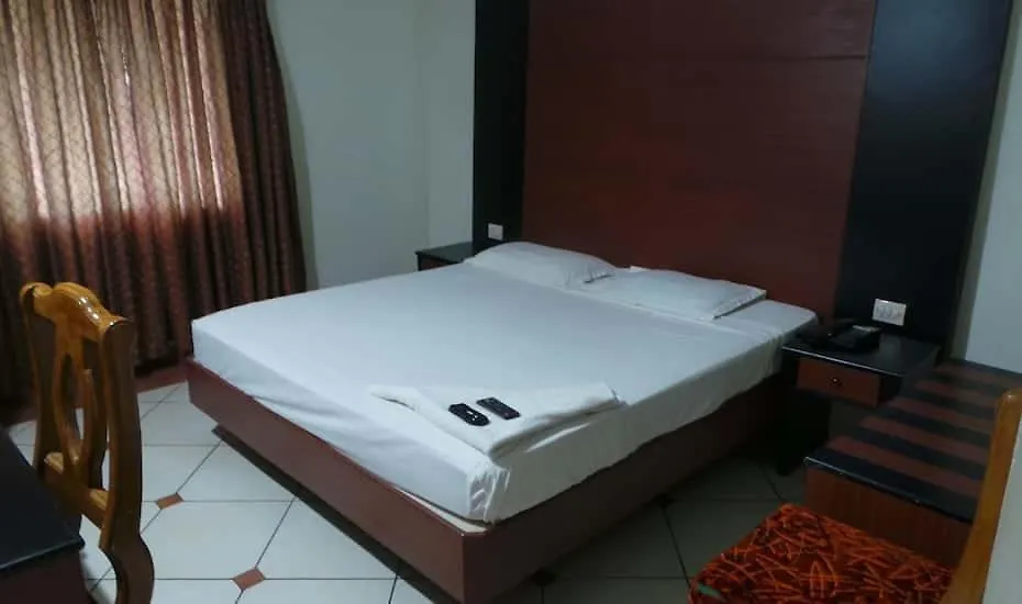 Hotel Capital Plaza Residency And Conventional Center Mannarakkat